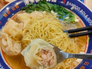 明日美食来袭：鲜虾云吞的制作秘籍，开启家常面食新篇章